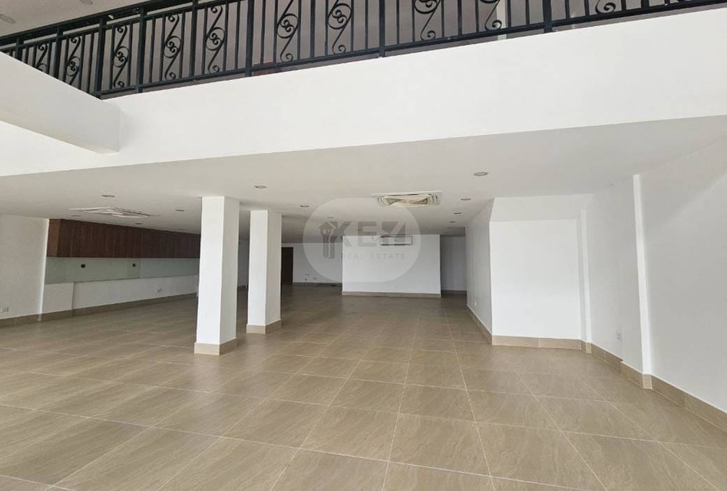 Shophouse For Rent in Srah Chak, Daun Penh, Phnom Penh
