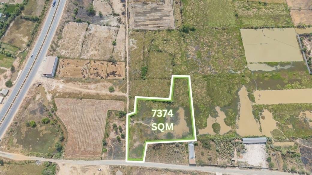 Relief À vendre de 7,374 m² de terrain