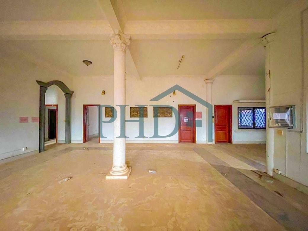 3,000 sqm Land Size House and lot K pronájmu