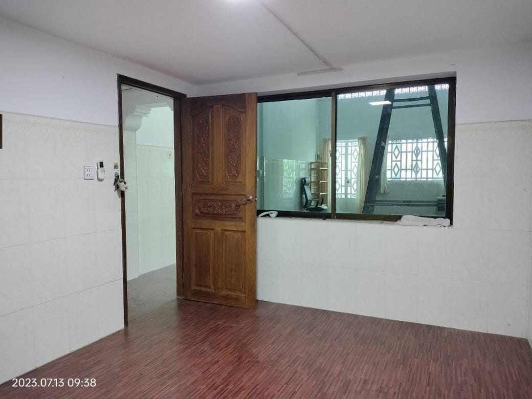 ផ្ទះលក់ដូរ សំរាប់លក់ មានកន្លែងចតរថយន្ត 2