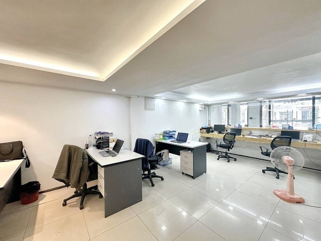 Bâtiment À louer de 341 m² de terrain pour $8,000