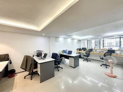 Bâtiment À louer de 341 m² de terrain pour $8,000