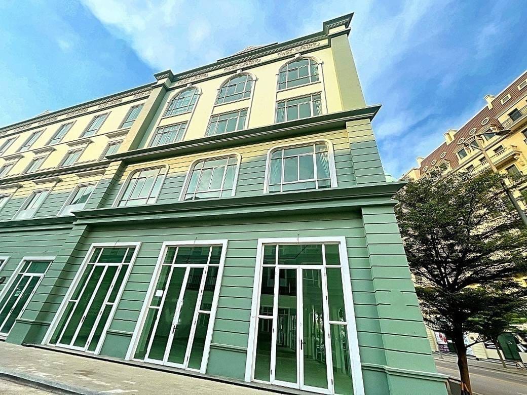 192 sqm Land Size Shophouse K pronájmu