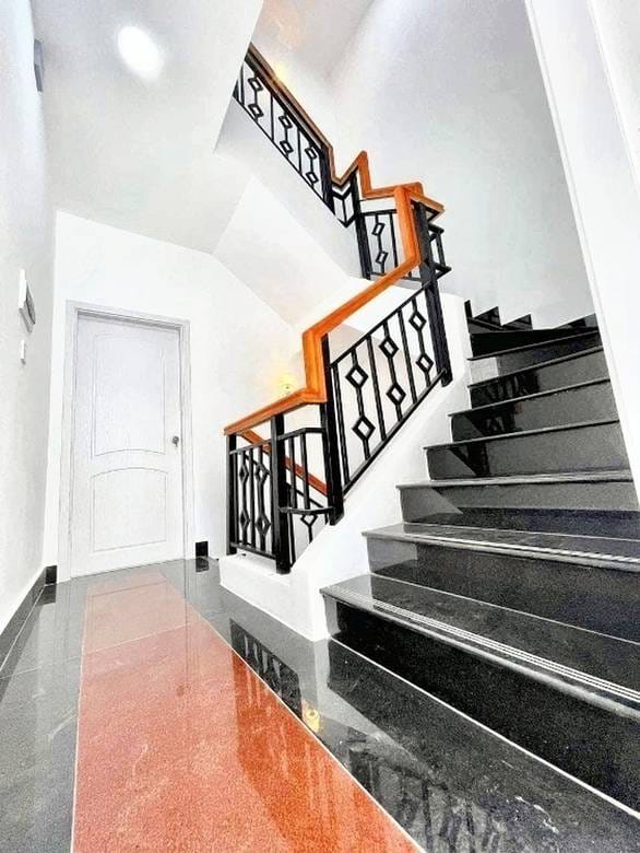 Chbar Ampov联排住宅出售，价格$360,000