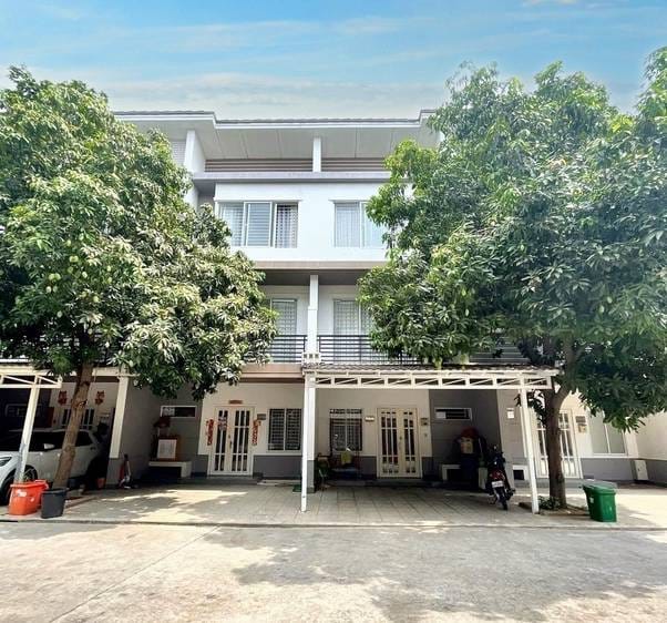 Nirouth, Chbar Ampov, Phnom Penh的联排住宅出租