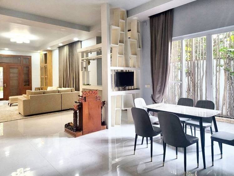 5 Bedrooms Vila Na prodej for $1,160,000