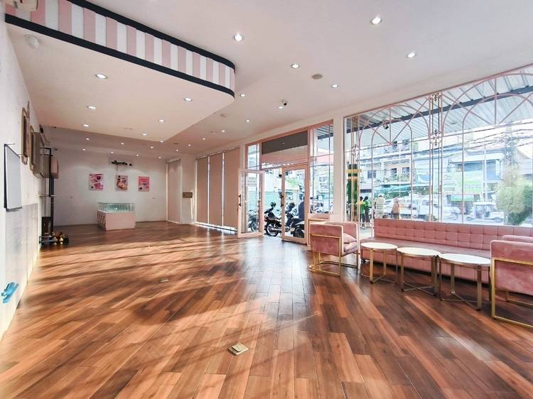 CommercialShophouse สำหรับเช่า ใน BKK 3, Boeng Keng Kang, Phnom Penh