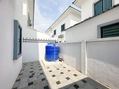 200平方米土地面积的别墅出售