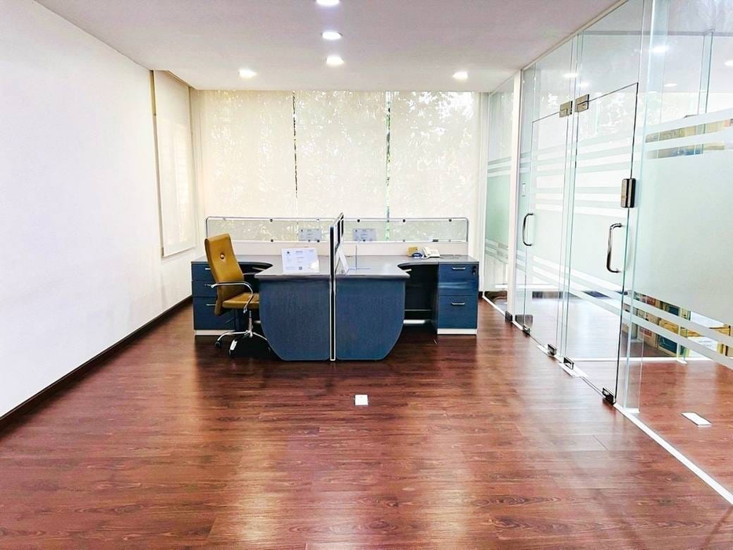 300平方米土地面积的CommercialShophouse出租，价格$3,500