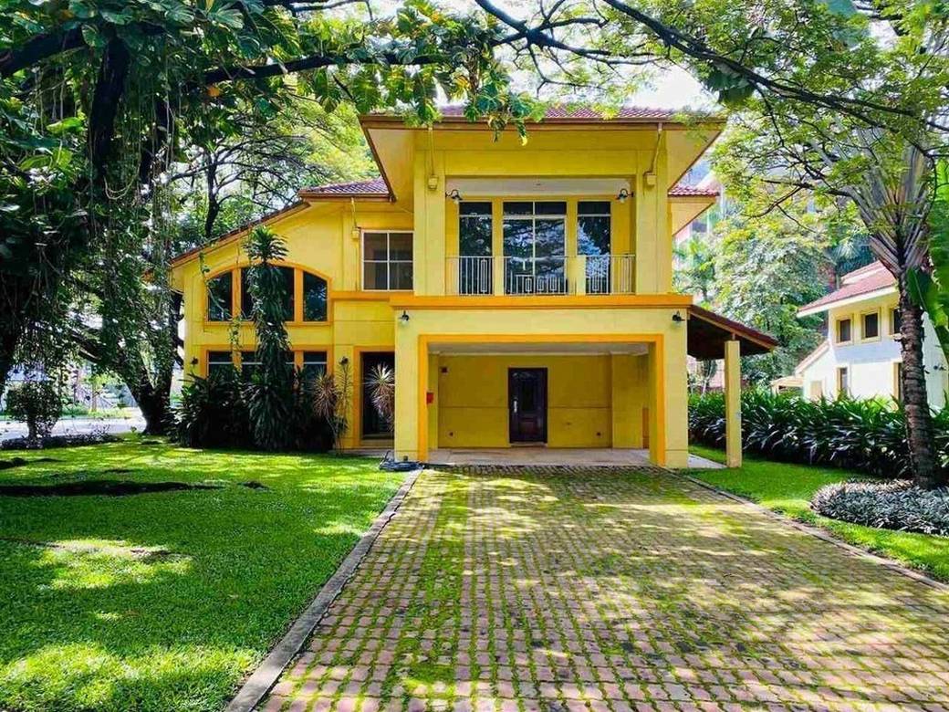 $2,000 Vila