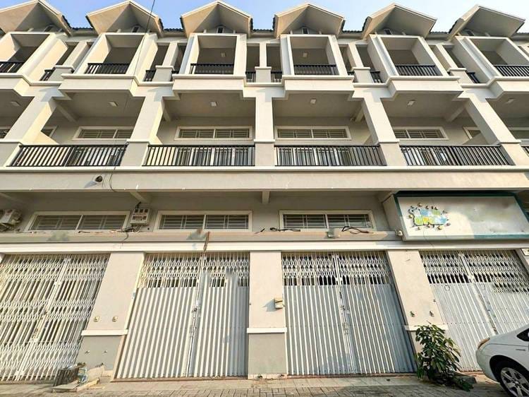 Шопхаус Для Продажи in Kilomaetr Lekh Prammuoy, Russey Keo, Phnom Penh