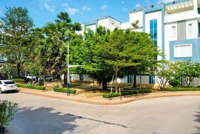 Borey Sambath Meanheng III (Phumi Phronith Prek Eng) | 288-336 sqm Living Size Dvojvila Na prodej in Chbar Ampov