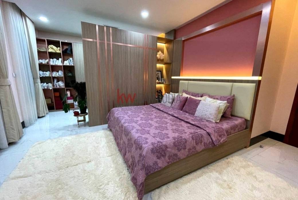 $2,100,000 Villa