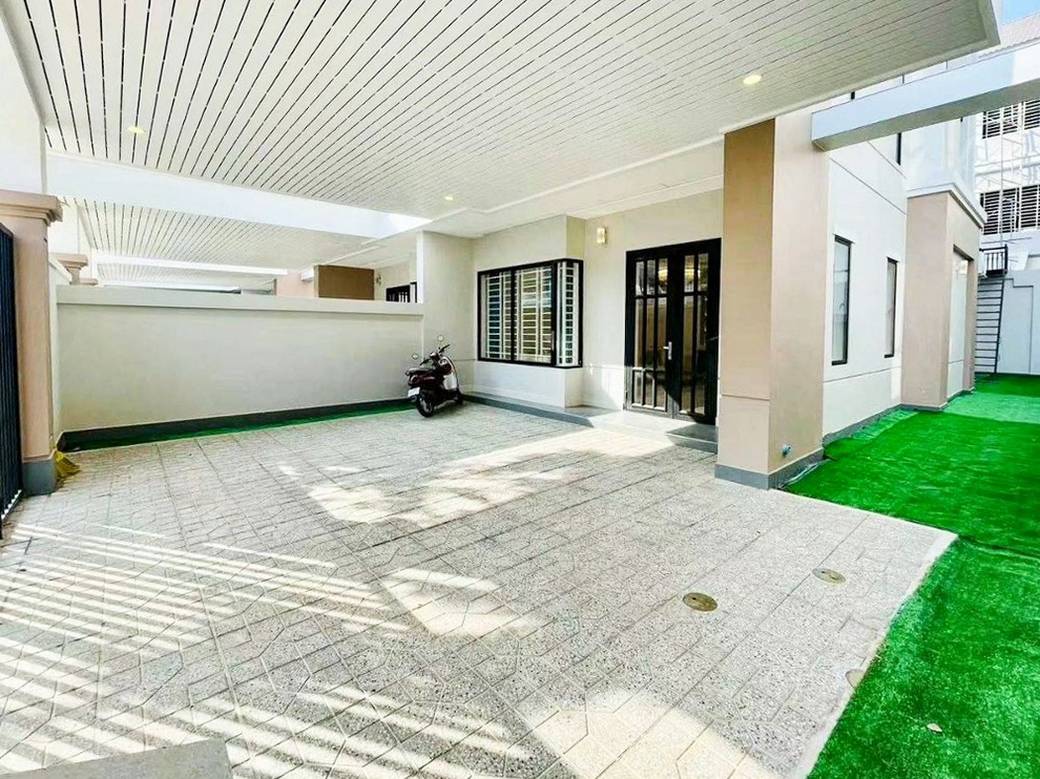 $4,800 Twin Villa