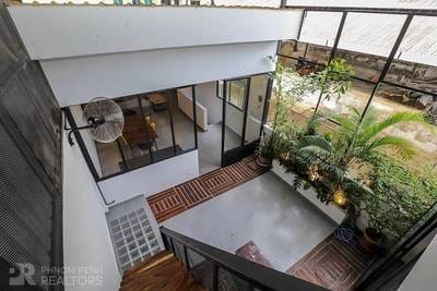 3 Bedrooms Flat House For Rent