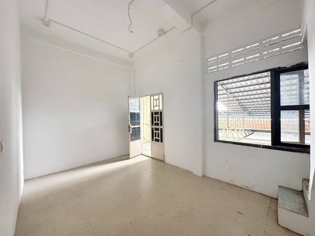 304 sqm Land Size Shophouse K pronájmu for $2,900