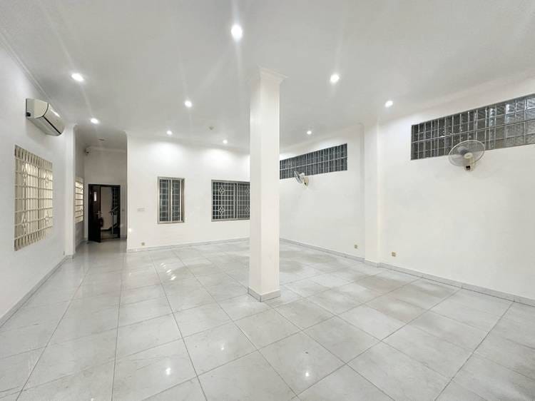 CommercialShophouse สำหรับเช่า ใน Chroy Changvar, Phnom Penh
