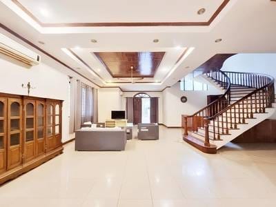 Villa For Rent with 2 Parking Space
