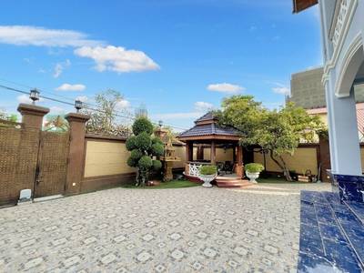 600 sqm Land Size Villa For Rent