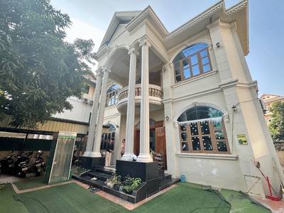 $2,300 Villa