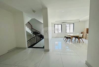 246 sqm Land Size Budova Na prodej