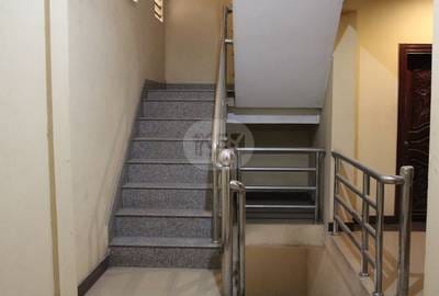 Bâtiment For Sale & Rent à 7 Makara $3,800,000