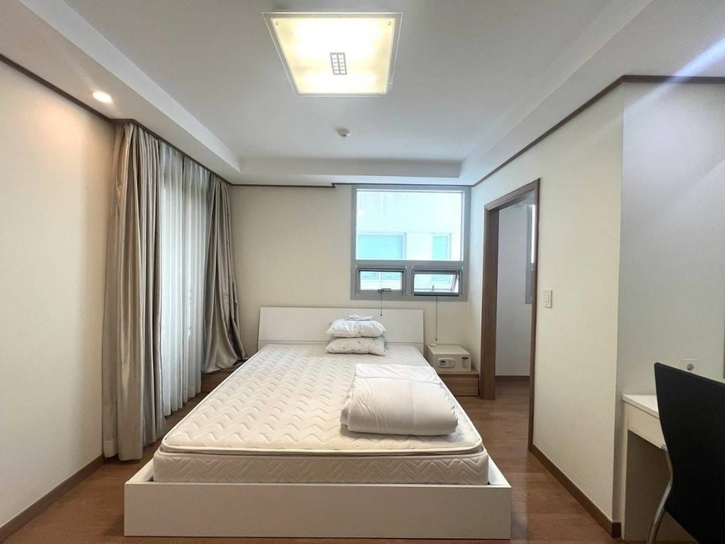 De Castle Royal Condominium | $150,000 Condo