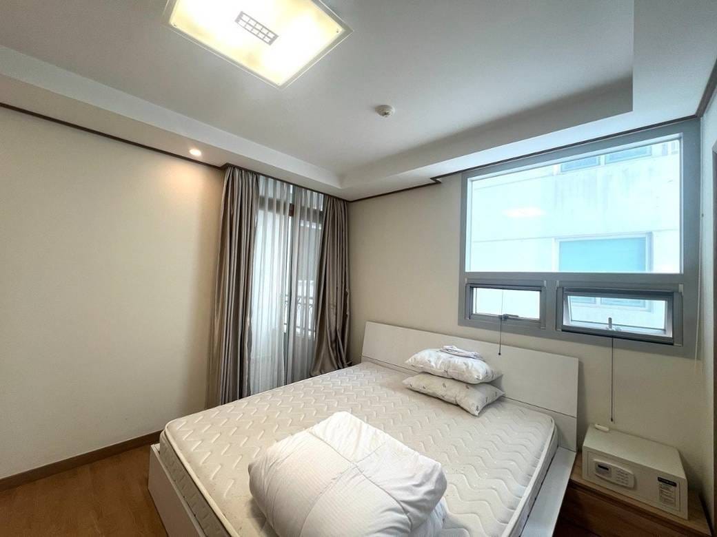De Castle Royal Condominium | 74 sqm Land Size Condo Na prodej