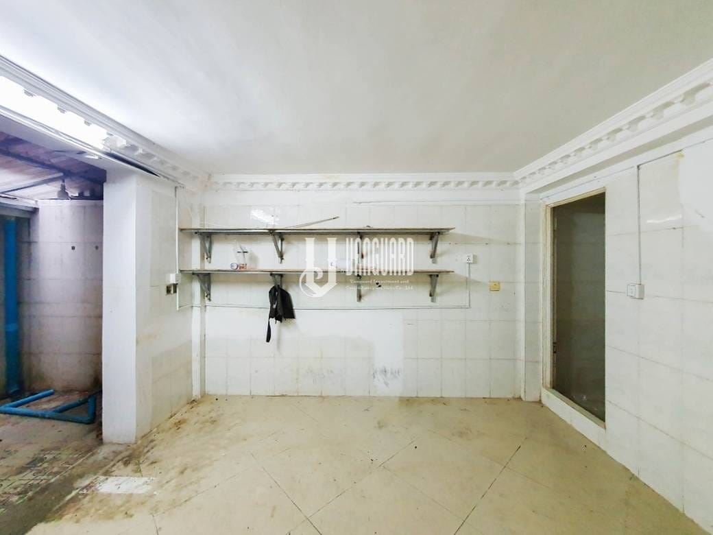 $550,000 Flat House