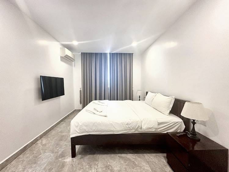 Condo À louer à Chroy Changvar, Phnom Penh
