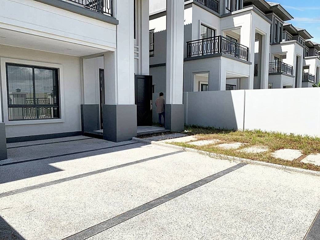 $700,000 Villa