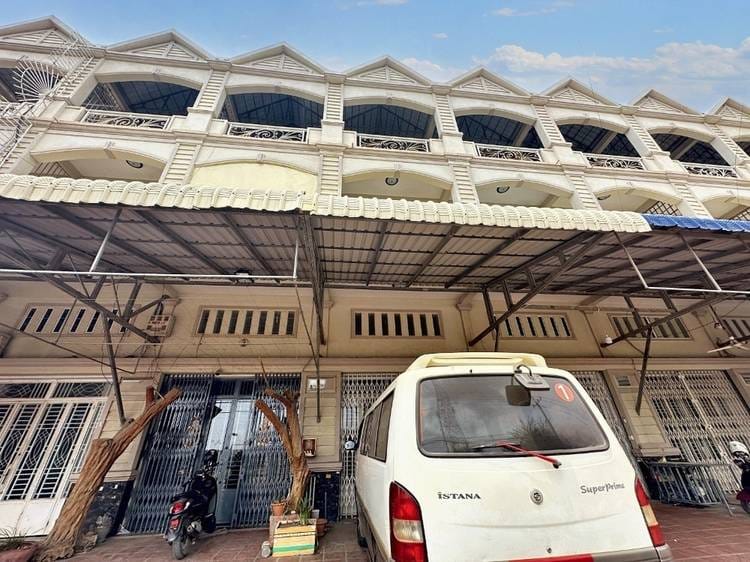 Dom z lokalem handlowym Na sprzedaż w Kilomaetr Lekh Prammuoy, Russey Keo, Phnom Penh