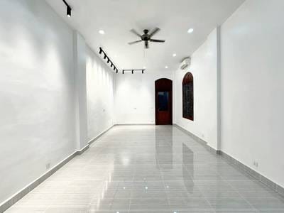 Daun Penh CommercialShophouse For Sale & Rent in Daun Penh