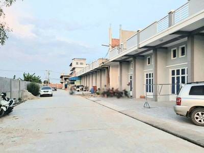 House and lot សំរាប់លក់ មានកន្លែងចតរថយន្ត 1