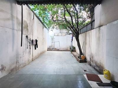 128平方米土地面积的店屋出租