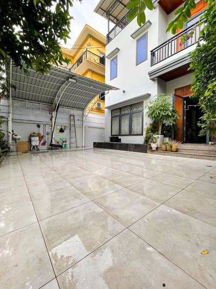 វីឡា តម្លៃ $1,200