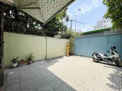 $1,200 Vila
