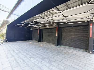 240 sqm Land Size Budova K pronájmu
