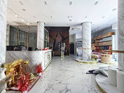 240 sqm Land Size Budova K pronájmu