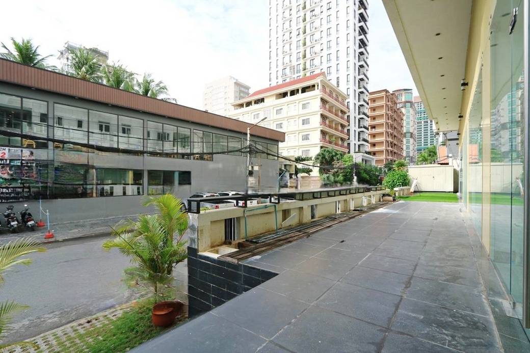 100 sqm Living Size CommercialShophouse K pronájmu in Boeng Keng Kang