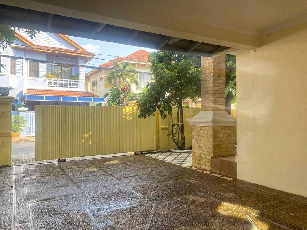 $2,500 Vila