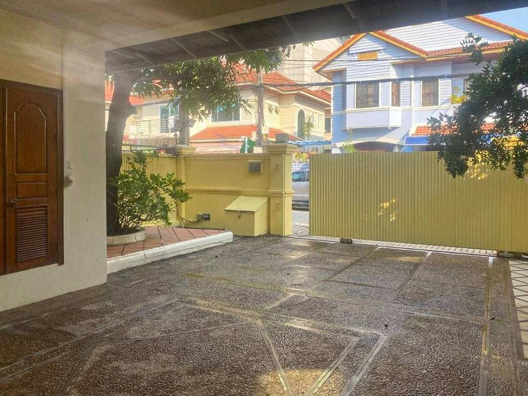 300 sqm Land Size Vila K pronájmu