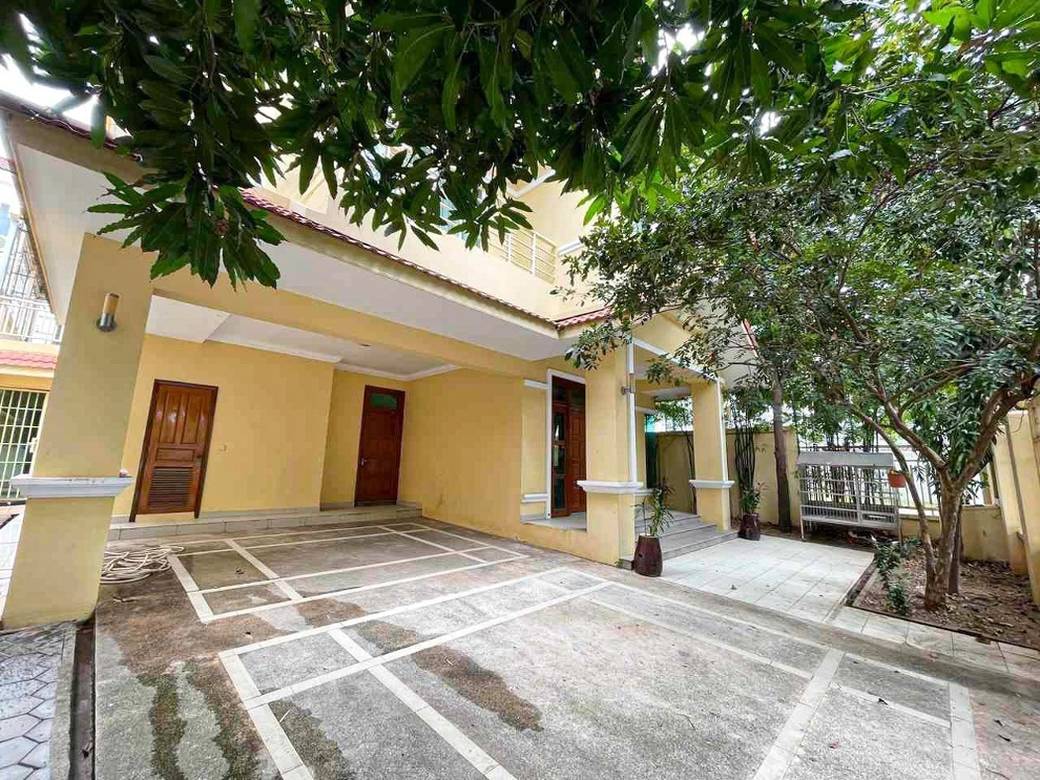 300 sqm Land Size Villa For Rent
