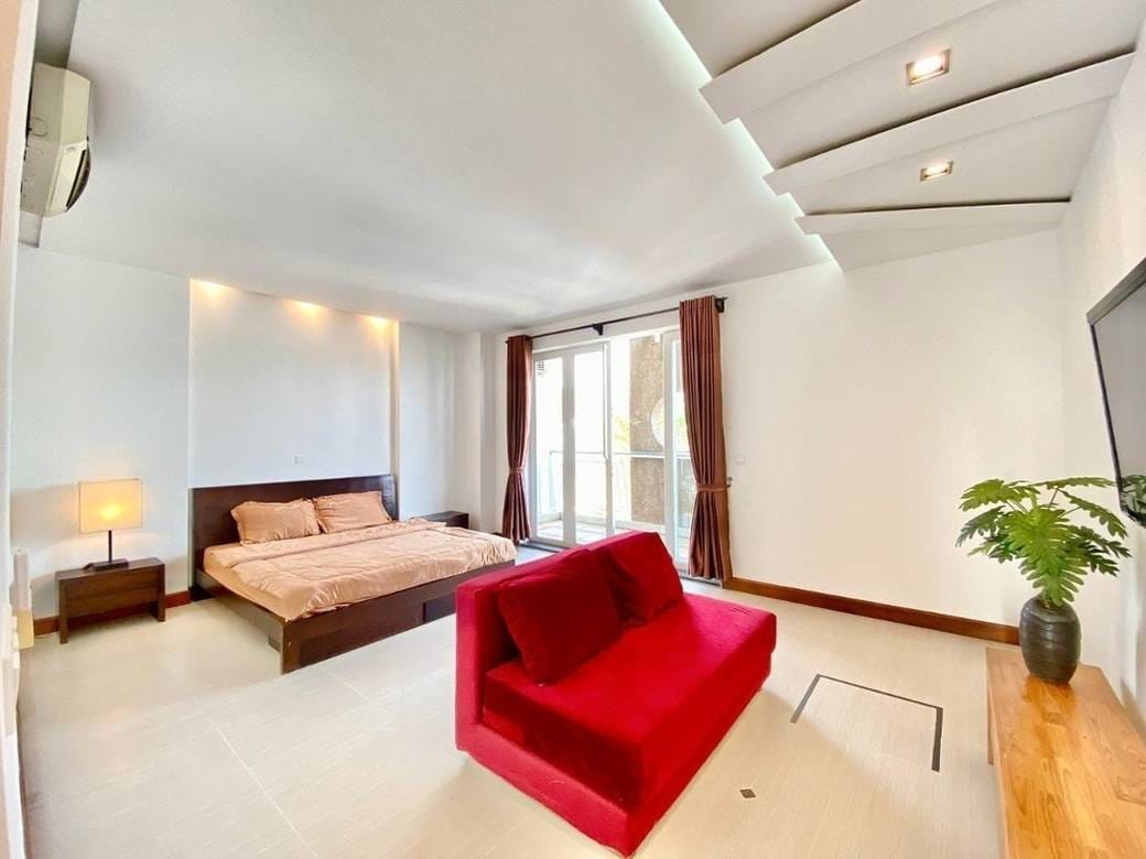 $1,200 Penthouse