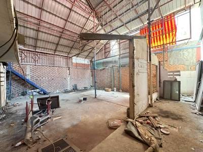Entrepôt À louer de 480 m² de terrain pour $3,000