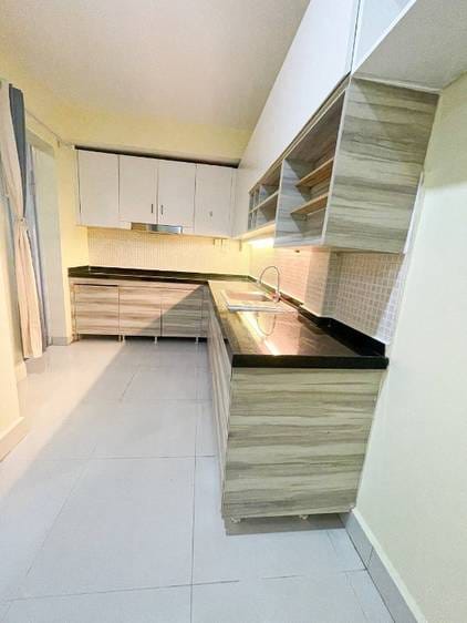 Řadový dům K pronájmu in Chbar Ampov $600