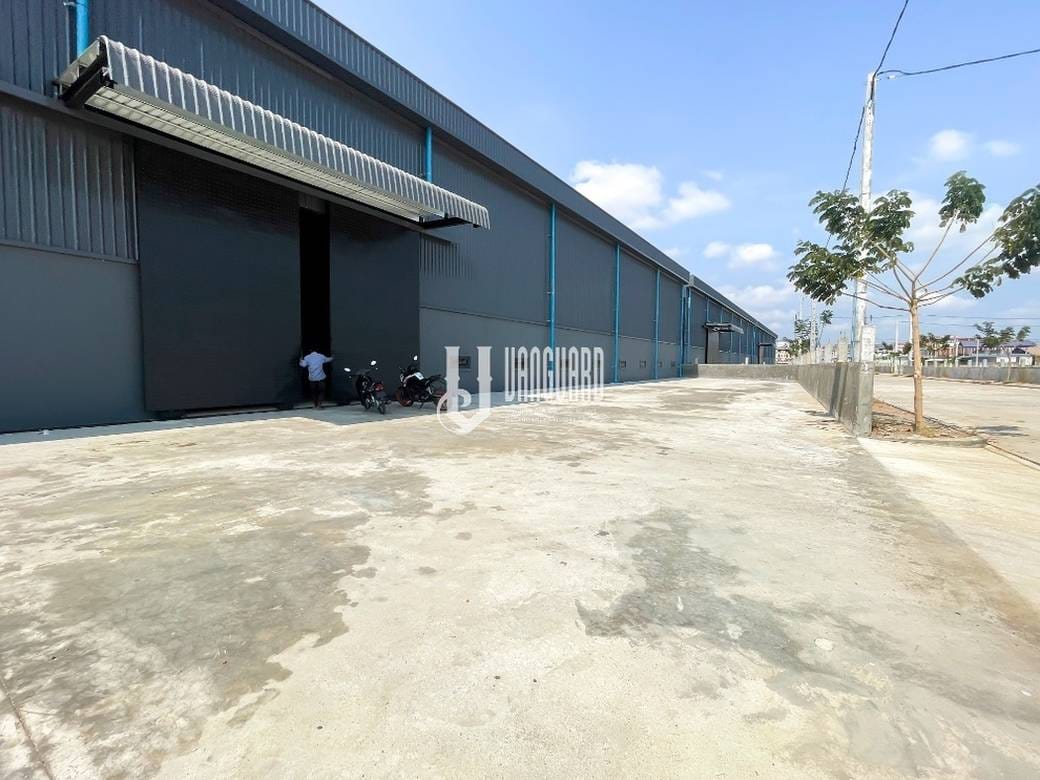 Entrepôt À louer de 1,200 m² de terrain
