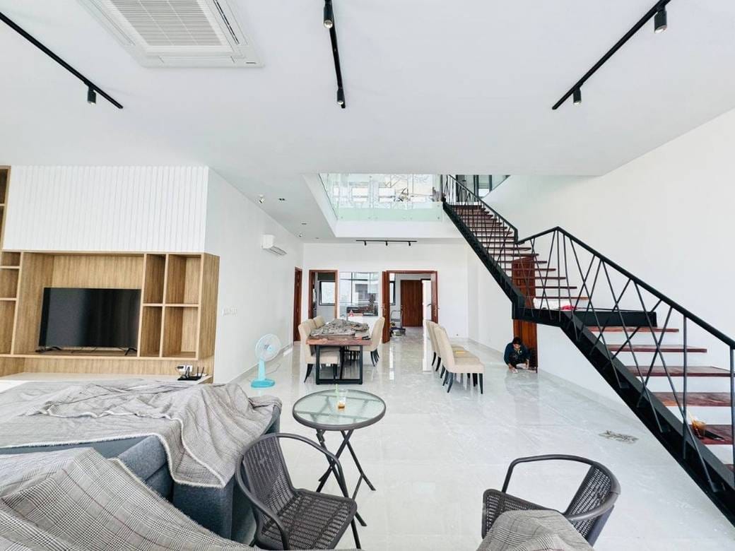525 sqm Land Size Apartment For Rent