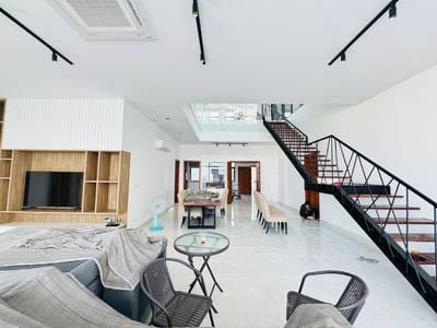 525 sqm Land Size Apartment For Rent