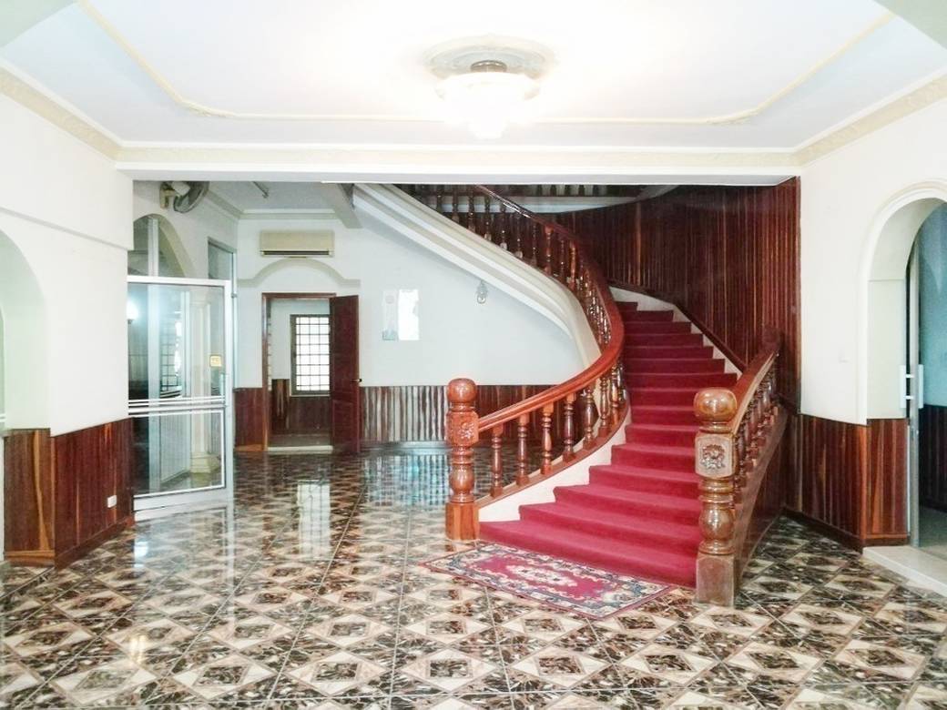 472.94 sqm Living Size Villa For Sale in Boeng Keng Kang